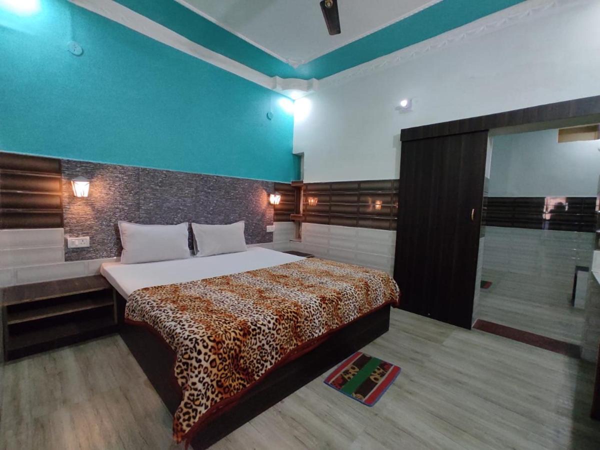 Hotel Vijay ราจกี ภายนอก รูปภาพ