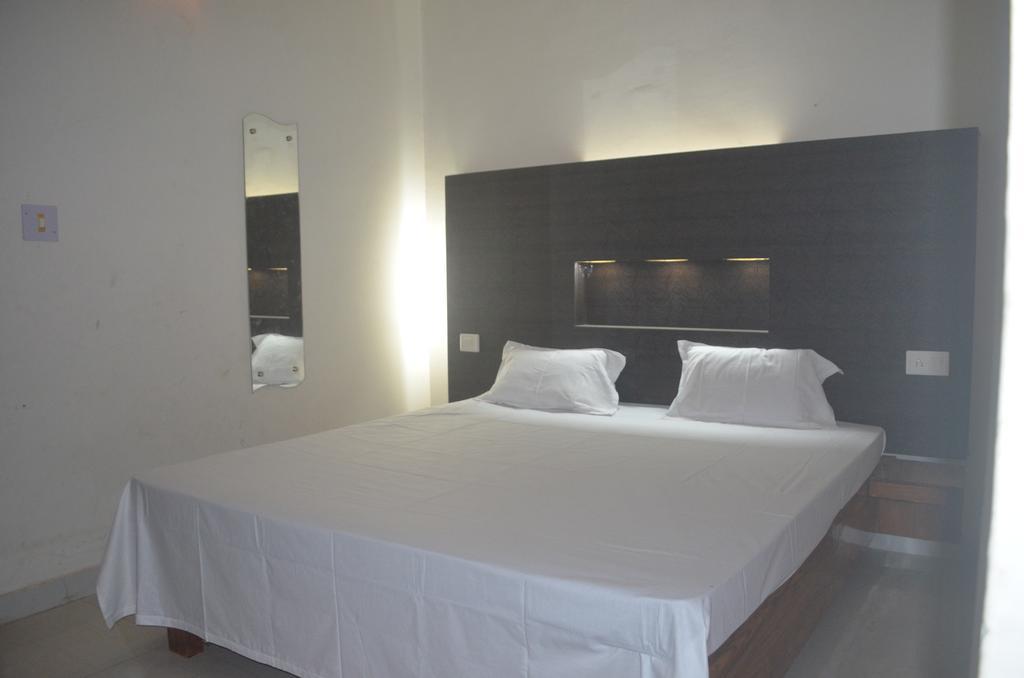Hotel Vijay ราจกี ภายนอก รูปภาพ